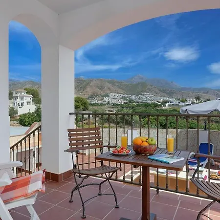 Villa Sleeps 6 Pool Air Con Wifi *