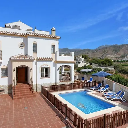 Villa Sleeps 6 Pool Air Con Wifi *