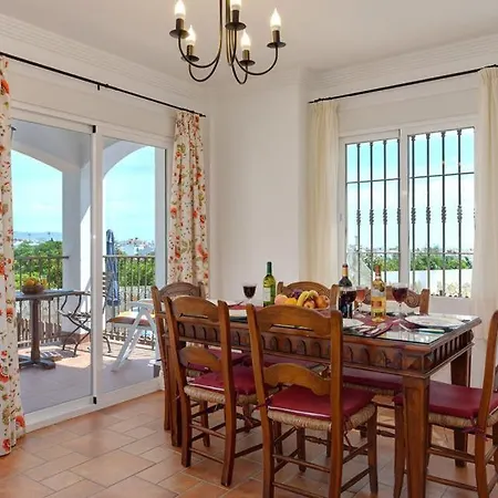 Villa Sleeps 6 Pool Air Con Wifi Nerja