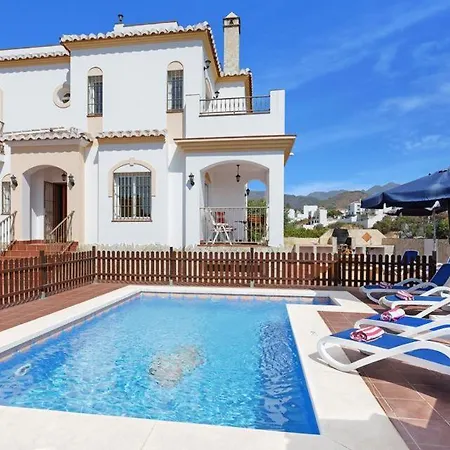 Sleeps 6 Pool Air Con Wifi