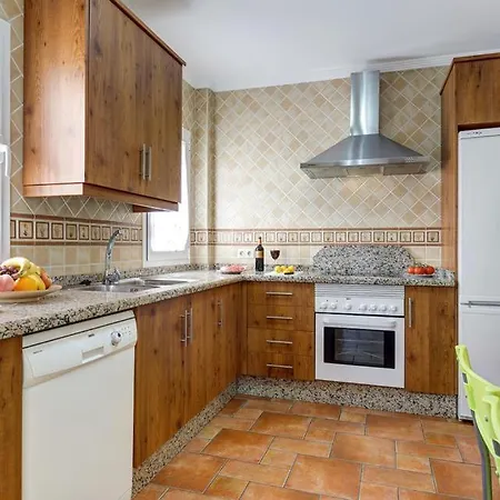 Sleeps 6 Pool Air Con Wifi Nerja